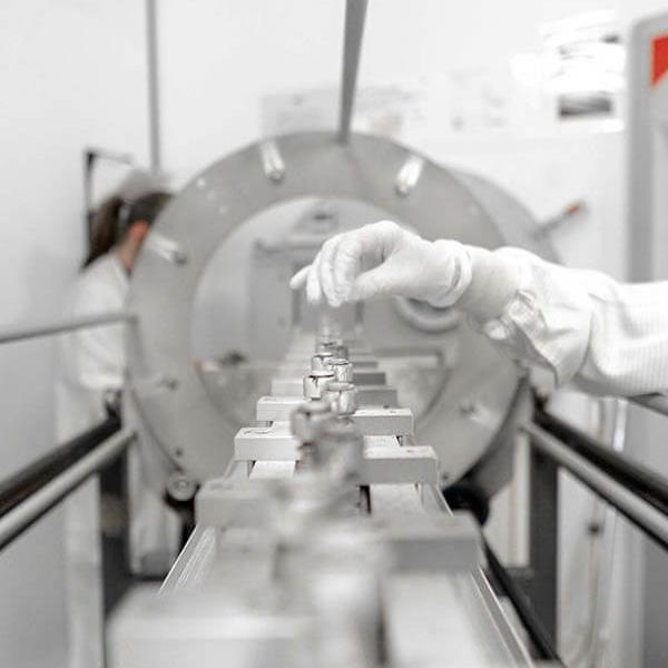 Optische Beschichtungen schützen Oberflächen und verbessern die Qualität optischer Komponenten