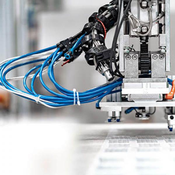 Increasing efficiency and reducing costs in the production of series items through modular automation.