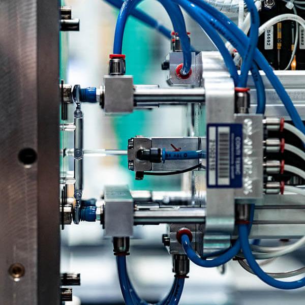 High-quality machine technology with injection moulding machines and robotic systems with modular automation.