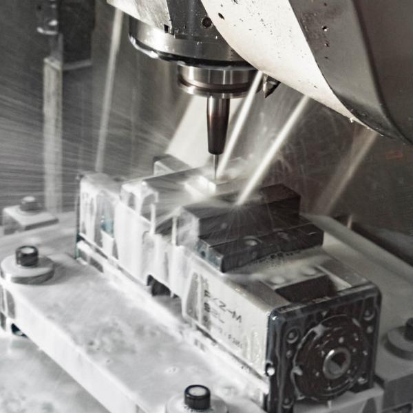 HSC-Bearbeitung eines Formeinsatzes zur späteren Abformung von HUD (Head-Up Display) Komponenten