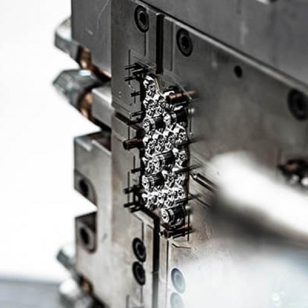 Werkzeugbau für Kunststoffoptiken und optische Bauteile