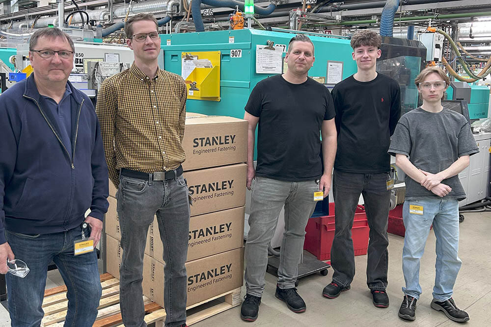 Exkursion der VIAOPTIC Auszubildenden zu STANLEY Engineered Fastening